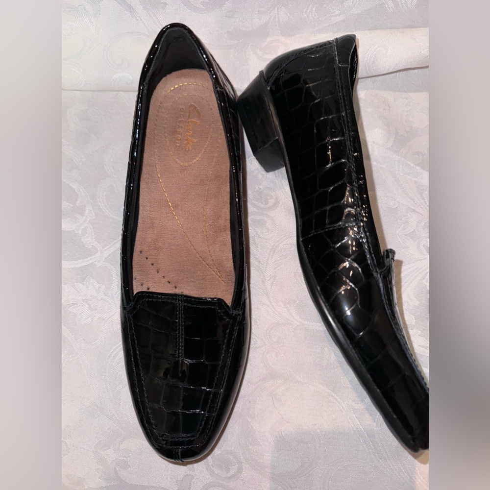 Clarks Everyday Croc Embossed
Patent Leather Loafers, NEW, Size 7.5 - Picture 9 of 16
